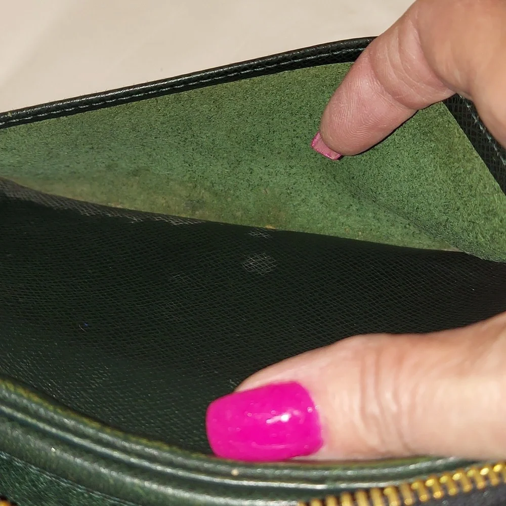 LOUIS VUITTON Trousse toilette Pouch Bag Taiga Leather Green